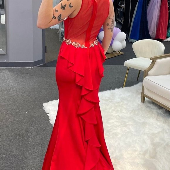Size 6 red fitted prom dress - Picture 2 of 2
